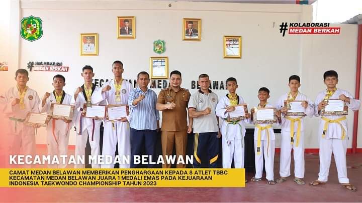 Camat medan belawan memberikan penghargaan kepada 8 atlet TBBC kecamatan medan belawan